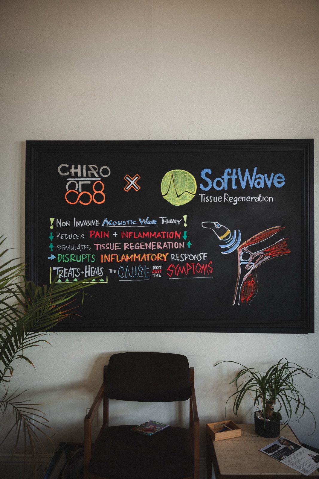 Chiro858 SoftWave board: non-invasive acoustic wave therapy reduces pain and inflammation and stimulates tissue regeneration
